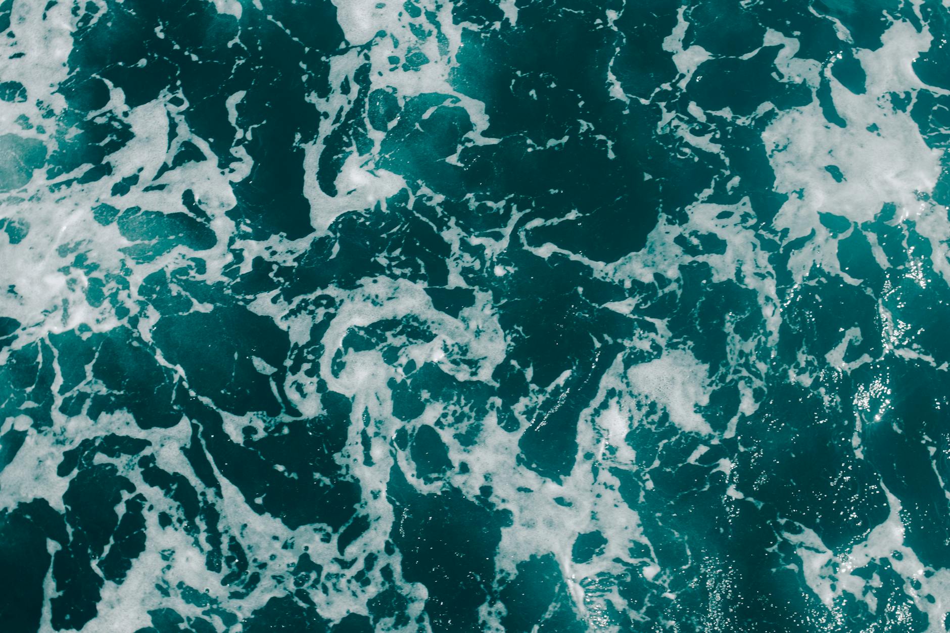 Does Water Hold Memory? What That Idea Really Means for Your Body